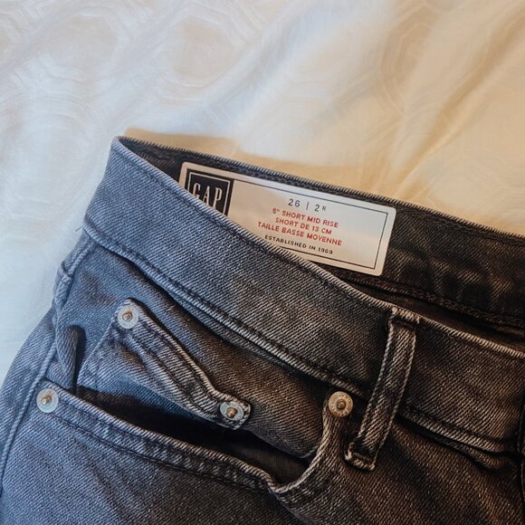 GAP Mid-Rise Blue Denim Shorts - Picture 2 of 3